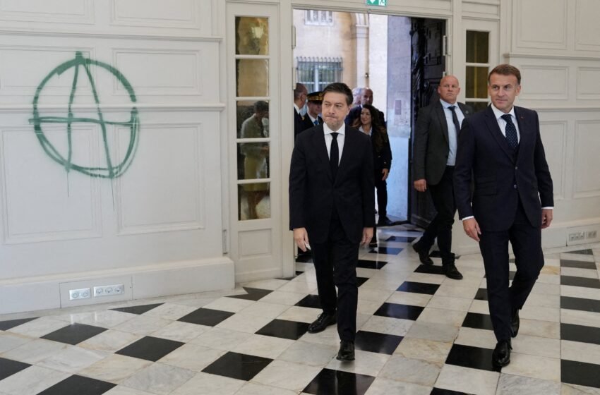  El Gobierno francés concede a los estudiantes algunas de sus reivindicaciones para rebajar la tensión