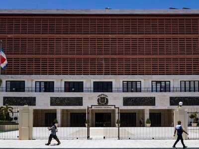 Abinader somete presupuesto complementario de RD$40 mil millones