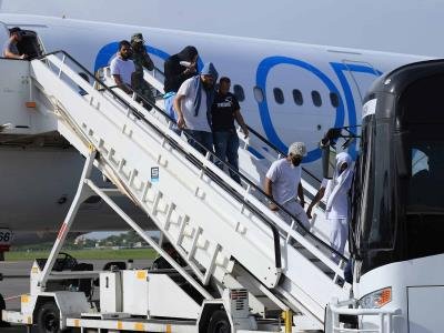  Vuelo que inició en un centro aéreo de ICE aterrizó en San Isidro