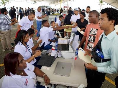  Convocan a feria de empleos para llenar 1,300 vacantes