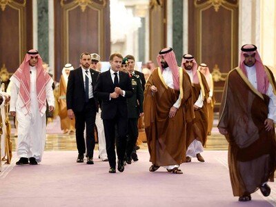  Macron denuncia comentarios "estúpidos" de dirigentes