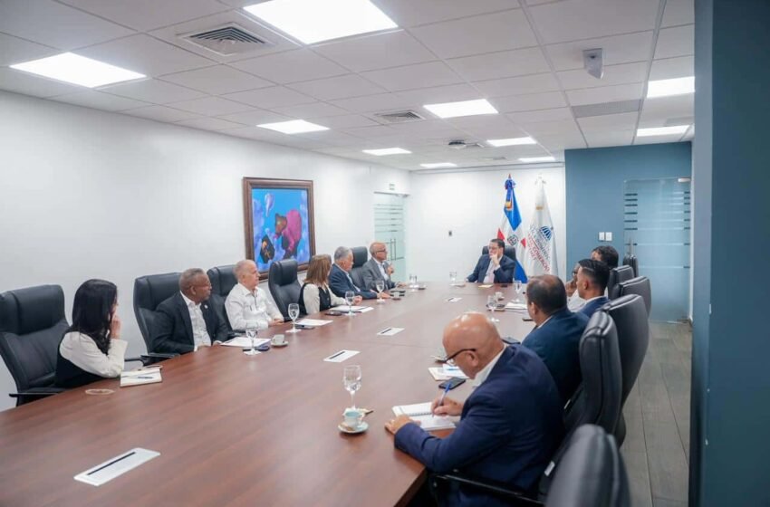  Ministro se reúne con comerciantes por guerra en Medio Oriente