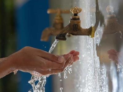  Florián critica aumento del agua y advierte impacto sobre familias