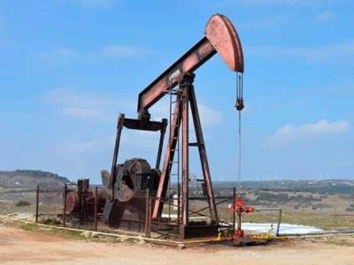  El petróleo de Texas sube y se acerca a los 85 dólares el barril