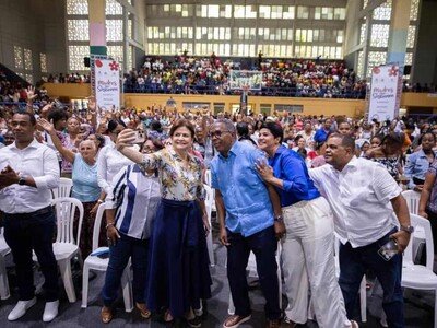  Raquel Peña encabeza jornada de madres que sostienen en Barahona